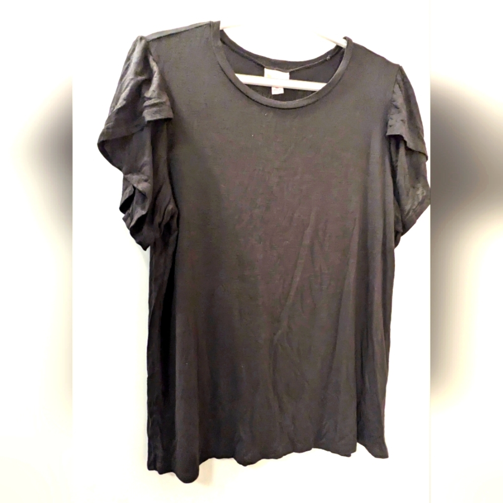 Lularoe Olive tee in black